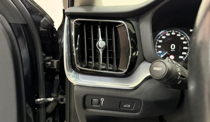VOLVO V60 D3 MOMENTUM PRO full