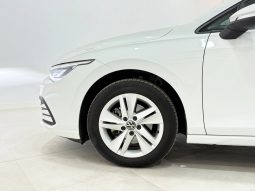 VOLKSWAGEN GOLF E TSI LIFE full