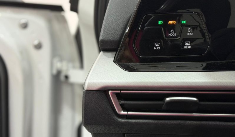 VOLKSWAGEN GOLF E TSI LIFE full