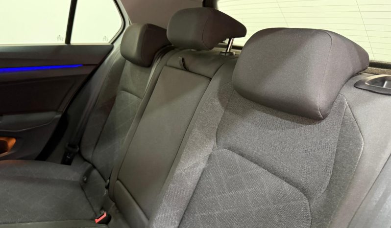 VOLKSWAGEN GOLF E TSI LIFE full