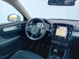 VOLVO XC40 D3 MOMENTUM full