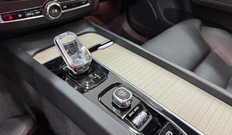 VOLVO XC60 T6 RECHARGE INSCRIPTION full