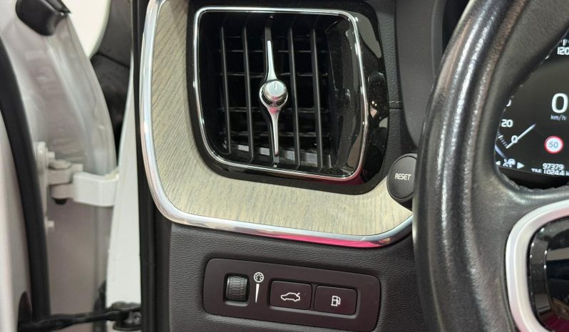 VOLVO XC60 T6 RECHARGE INSCRIPTION full