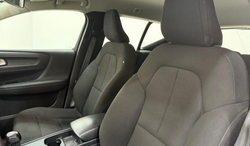 VOLVO XC40 T2 MOMENTUM CORE 2WD 1.5 full