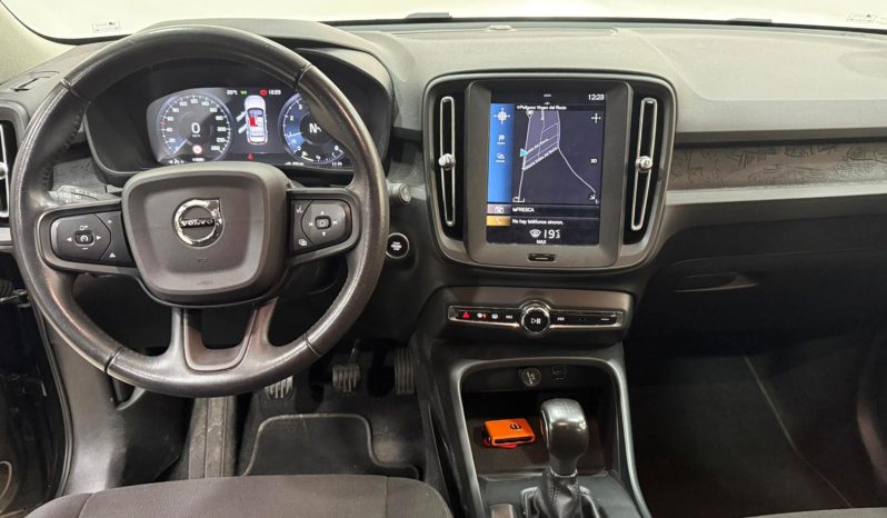 VOLVO XC40 T2 MOMENTUM CORE 2WD 1.5 full