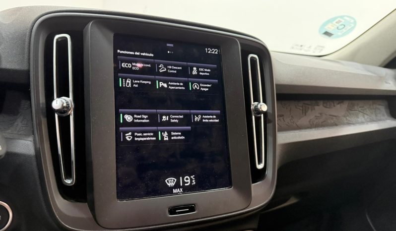 VOLVO XC40 T2 MOMENTUM CORE 2WD 1.5 full