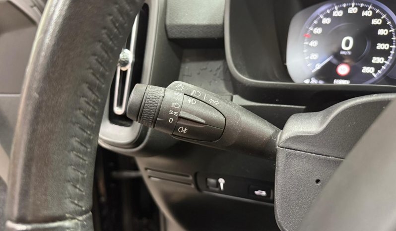 VOLVO XC40 T2 MOMENTUM CORE 2WD 1.5 full