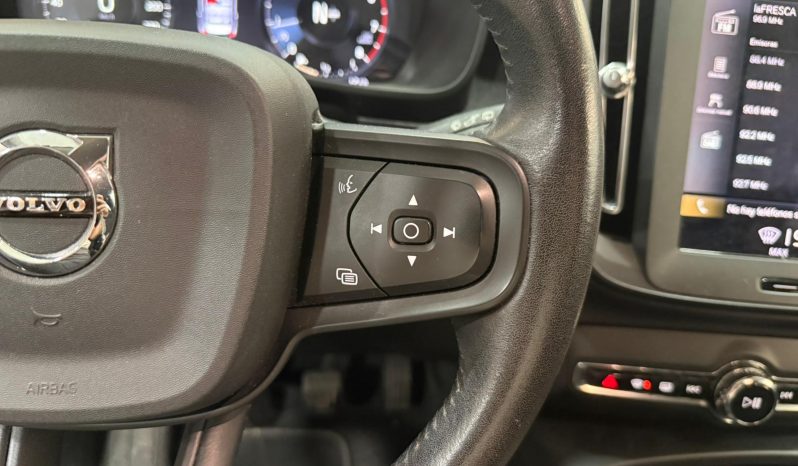 VOLVO XC40 T2 MOMENTUM CORE 2WD 1.5 full