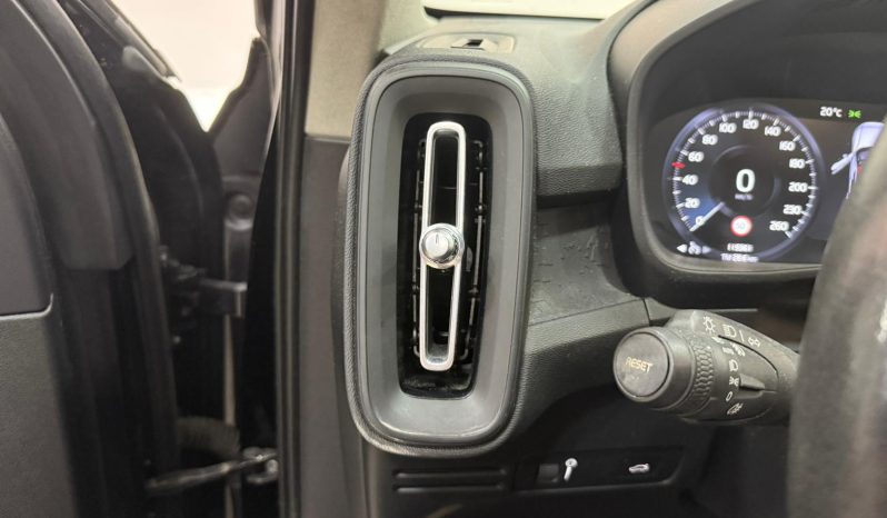 VOLVO XC40 T2 MOMENTUM CORE 2WD 1.5 full