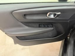 VOLVO XC40 T2 MOMENTUM CORE 2WD 1.5 full