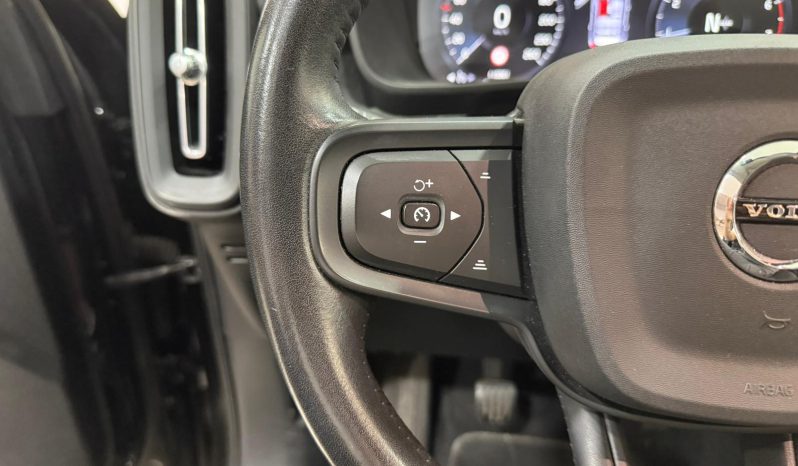 VOLVO XC40 T2 MOMENTUM CORE 2WD 1.5 full