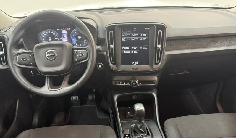 VOLVO XC40 MOMENTUM T2 1.5 full