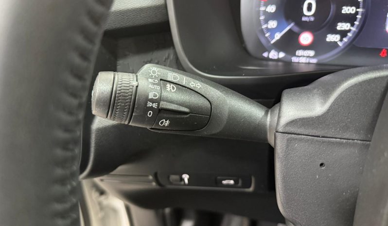 VOLVO XC40 MOMENTUM T2 1.5 full