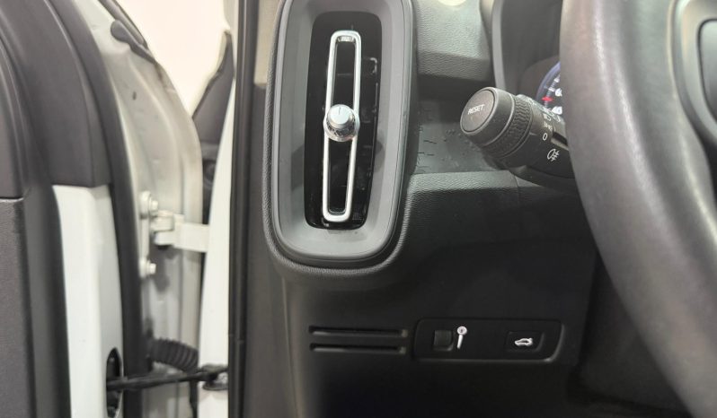 VOLVO XC40 MOMENTUM T2 1.5 full