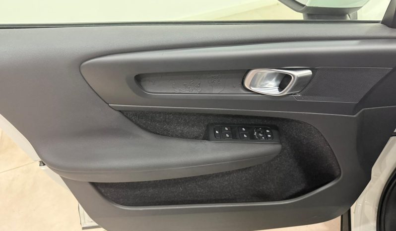 VOLVO XC40 MOMENTUM T2 1.5 full