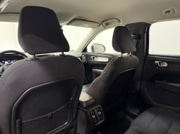 VOLVO XC40 1.5 T2 MOMENTUM PRO full