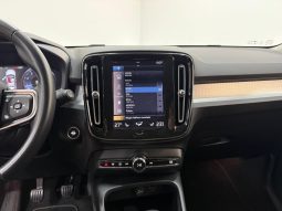 VOLVO XC40 1.5 T2 MOMENTUM PRO full