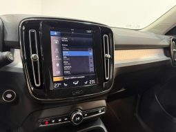 VOLVO XC40 1.5 T2 MOMENTUM PRO full