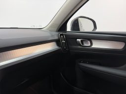 VOLVO XC40 1.5 T2 MOMENTUM PRO full