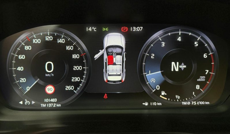 VOLVO XC40 1.5 T2 MOMENTUM PRO full