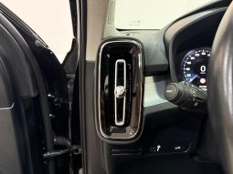 VOLVO XC40 1.5 T2 MOMENTUM PRO full