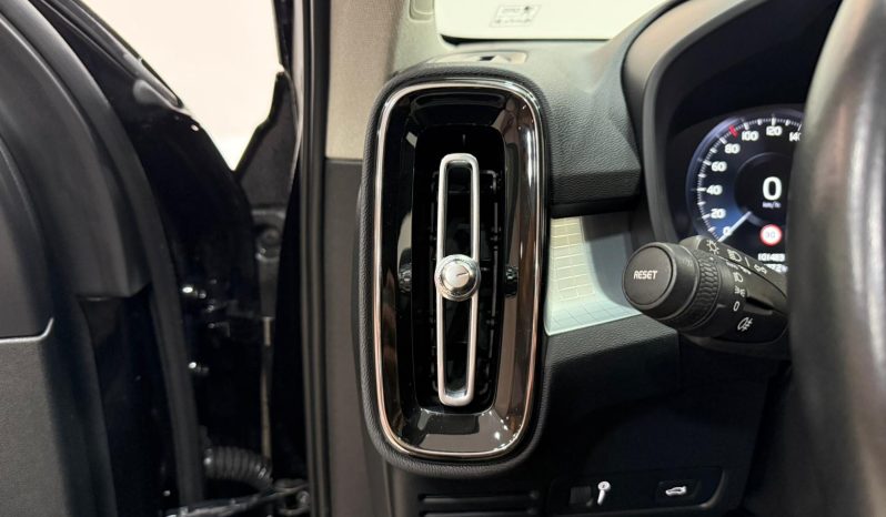 VOLVO XC40 1.5 T2 MOMENTUM PRO full