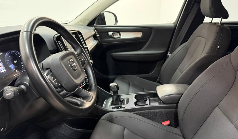VOLVO XC40 1.5 T2 MOMENTUM PRO full