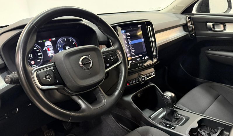 VOLVO XC40 1.5 T2 MOMENTUM PRO full