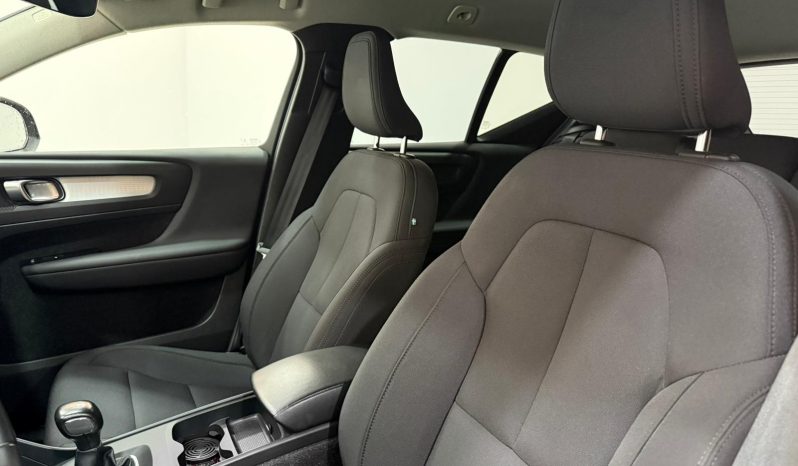 VOLVO XC40 1.5 T2 MOMENTUM PRO full