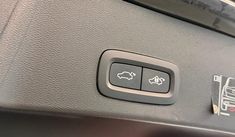 VOLVO XC40 1.5 T2 MOMENTUM PRO full