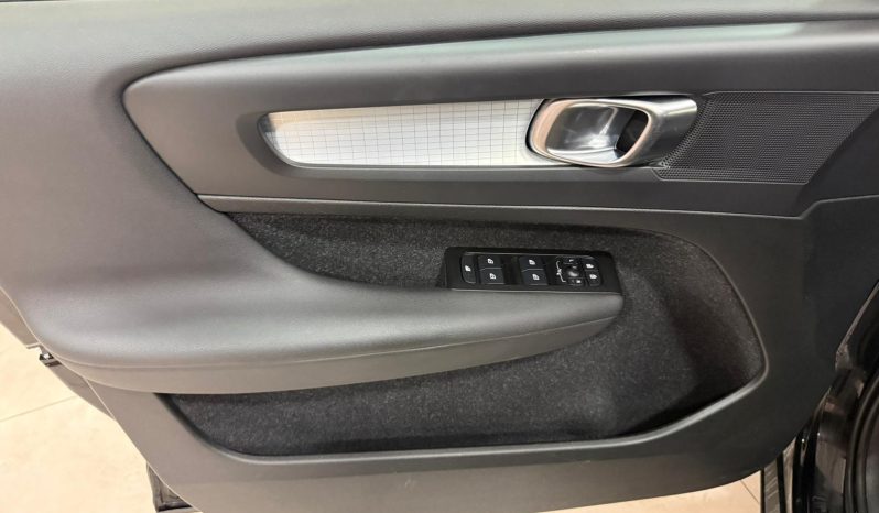 VOLVO XC40 1.5 T2 MOMENTUM PRO full